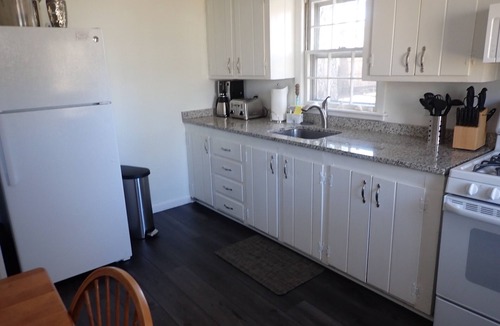West Hyannisport Cottage | * Labor day on 3day min. Beach 0.7 Mi walk- Craigville & Covell. A/C, bikes.