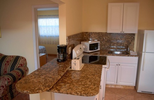 Mango Groves Hotel | Lago Mar Motel and Apartments