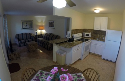 Mango Groves Hotel | Lago Mar Motel and Apartments