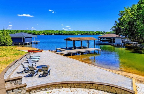 Bumpass House | Lake Anna A-Frame | Beach, Dock & Hot Tub | 5BR