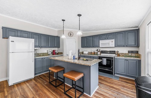 Bumpass House | Lake Anna Water Access, Slps 8, Boat Slip, Hammock & Volleyball