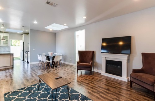 Lake Balboa House | Lake Balboa Compound