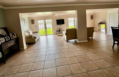Miami Gardens House | Lake front 3 bed house with sunset views and hot tub, ski in your own back yard