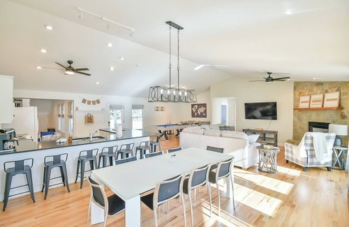 Semora House | Lake-front, Views, Hot tub, Large Dock, Casino