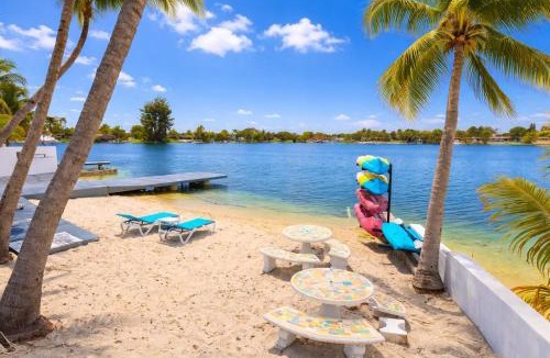 Hialeah Villa | Lake House Oasis heated pool and amazing views!