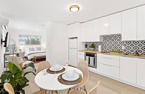 Lake Ridge Apartment | Lake Ridge Studio: Pet-Friendly w/Free Parking
