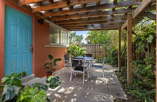 Lake Ridge Apartment | Lake Ridge Studio: Pet-Friendly w/Free Parking