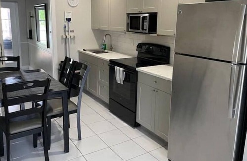 Pembroke Park Apartment | Lake View B-King Bed 3m/ 2 Beach