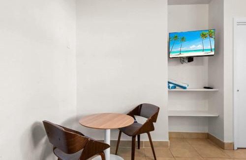 Lake Worth Apartment | Lake Worth Getaway- Cozy Studio - Pool