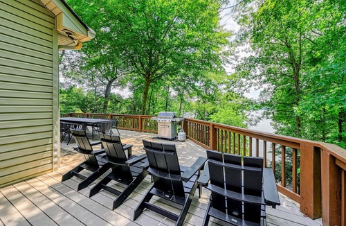 Livingston House | Lakefront Lake Anna | Dock, Kayaks, Calm Cove