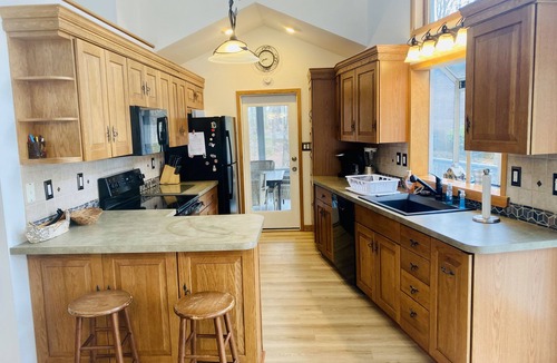 Bumpass House | Lakefront 5 bedroom pet-friendly home on Lake Anna w/game room, hot tub & beach