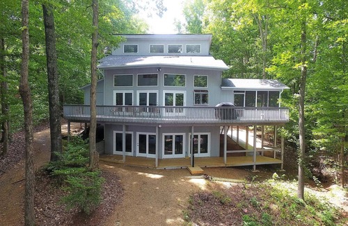 Bumpass House | Lakefront 5 bedroom pet-friendly home on Lake Anna w/game room, hot tub & beach