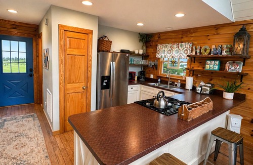 Trevilians Cabin | Lakefront Cabin - Farm Animals - Fish, Swim, Boat, Hike/Bike 5+Miles Trails