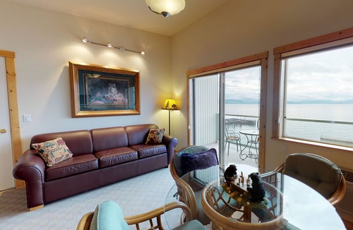 Polson Apartment | Lakefront condo with water-view balcony, central AC & swimming dock