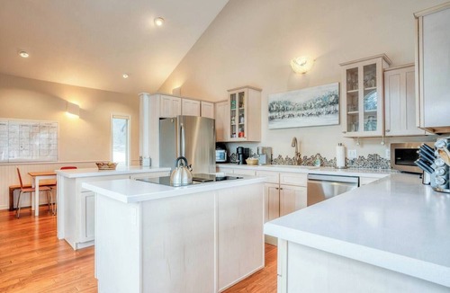 Lakeside House | Lakefront Estate w/Private Beach on Flathead Lake