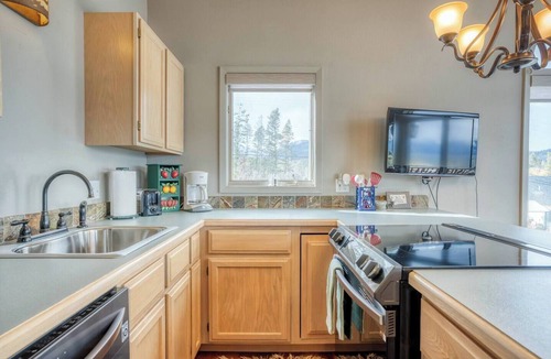 Lakeside House | Lakefront Estate w/Private Beach on Flathead Lake