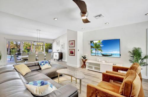 Poinsettia Heights House | Lakefront Family Fun Home with Private Dock 3BR 2B