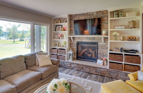 Cranesville House | Lakefront Gloversville Getaway w/Beach & Dock!