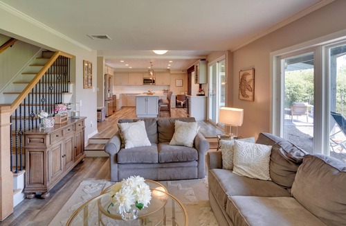 Cranesville House | Lakefront Gloversville Getaway w/Beach & Dock!