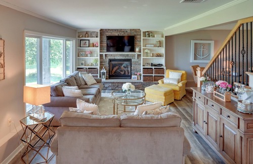 Cranesville House | Lakefront Gloversville Getaway w/Beach & Dock!
