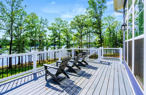 Mineral House | Lakefront Lake Anna, Private Beach, Dock + Games