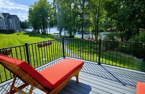 Mineral House | Lakefront Luxury - Beach, Dock, Deck @ Lake Anna