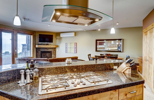 Lakeside Condo | Lakefront Luxury w Slip (1/3 time), Beautiful Mountain Views!