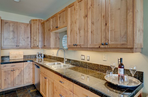 Lakeside Condo | Lakefront Luxury w Slip (1/3 time), Beautiful Mountain Views!