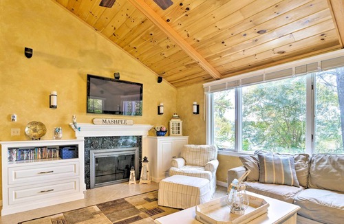Mashpee House | Lakefront Mashpee Home w/ Kayak & Outdoor Kitchen!