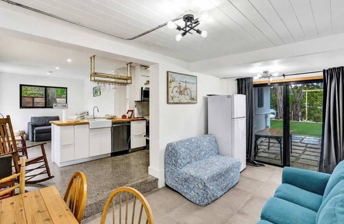 West Park House | Lakefront Oasis | BBQ, Pool, Kayaks & Sleeps 10