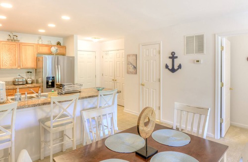 Mineral House | Lakefront oasis w/ beach access, two balconies & gas grill