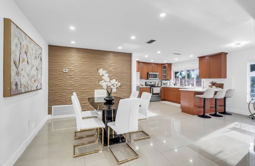 Pembroke Pines House | Lakefront Pool Family Home in Hollywood 10 minutes to HardRock stadium