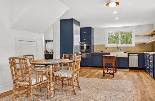 Moriah Center House | Lakefront retreat with stunning sunsets, scenic lake and mountain view’s
