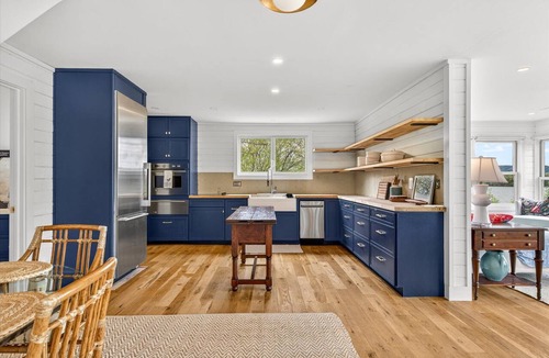 Moriah Center House | Lakefront retreat with stunning sunsets, scenic lake and mountain view’s
