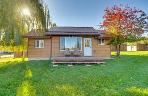 Lakeside House | Lakeside Cabin w/Beach ~ 14 Mi to Ski Area!
