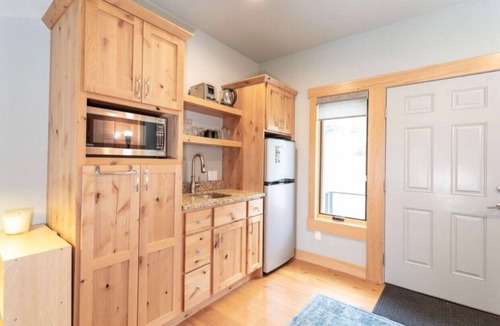 Lakeside Apartment | Lakeside Loft overlooking Flathead Lake and Swan Mountains!