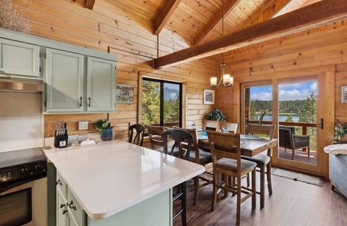 Eureka Cabin | Lakeside Retreat in Eureka!