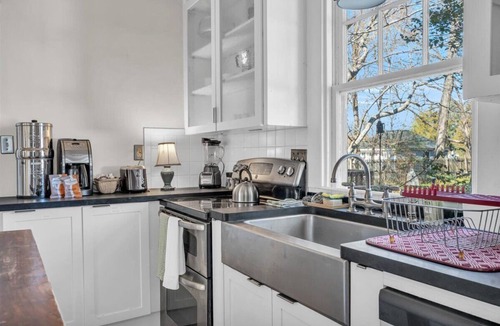 Lakeside House | Lakeside Vintage Retreat | Classic RVA Charm
