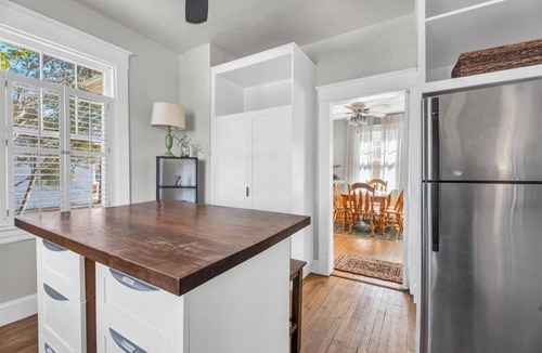 Lakeside House | Lakeside Vintage Retreat | Classic RVA Charm