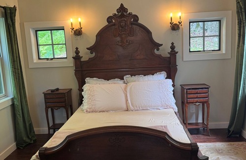 Lake Hill House | Lakeveiw Newly Restored Farmhouse