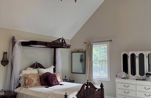 Lake Hill House | Lakeveiw Newly Restored Farmhouse