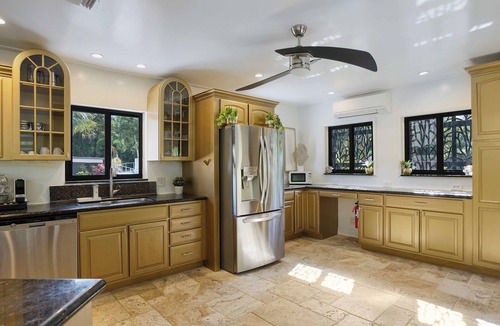 Lazy Lake House | LakeView Gem 2Houses, Stunning Pool, Near Beach! Kayak/Pond/Spa -Fort Lauderdale