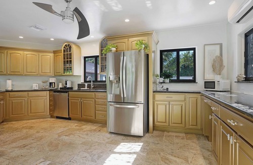 Lazy Lake House | LakeView Gem 2Houses, Stunning Pool, Near Beach! Kayak/Pond/Spa -Fort Lauderdale