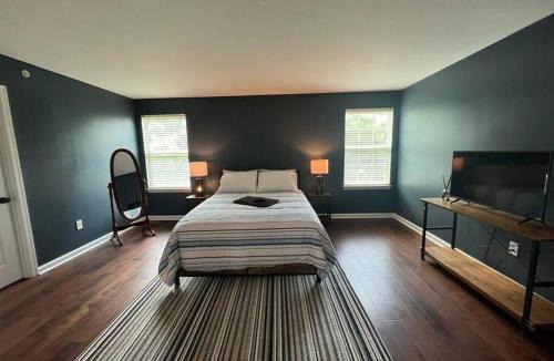 Newark Villa | Lakeview home 6 mins drive to University of Delaware