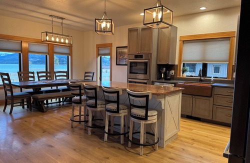 Georgetown House | Lakeview Lodge- ADA Accessible Retreat Close To The Water
