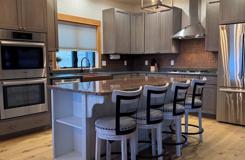 Georgetown House | Lakeview Lodge- ADA Accessible Retreat Close To The Water