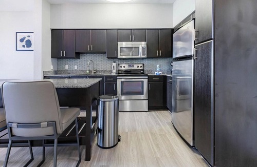 Miramar Apartment | Landing | Amazing 1BD, Gym, Clubhouse