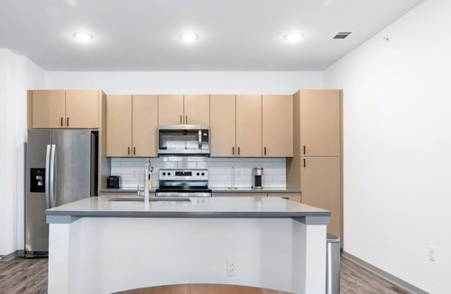 Coraopolis Apartment | Landing | Beautiful 2BD, Clubhouse, Courtyard
