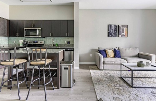 Miramar Apartment | Landing | Beautiful 2BD, Gym, Clubhouse