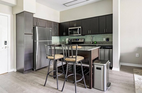 Miramar Apartment | Landing | Beautiful 2BD, Gym, Clubhouse